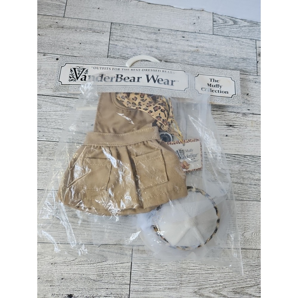 VTG Muffy VanderBear Out Of Africa Dress, Scarf, Hat, Camera New Open Package